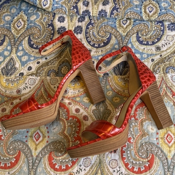 Vince Camuto Sathina Heels - Picture 6 of 12